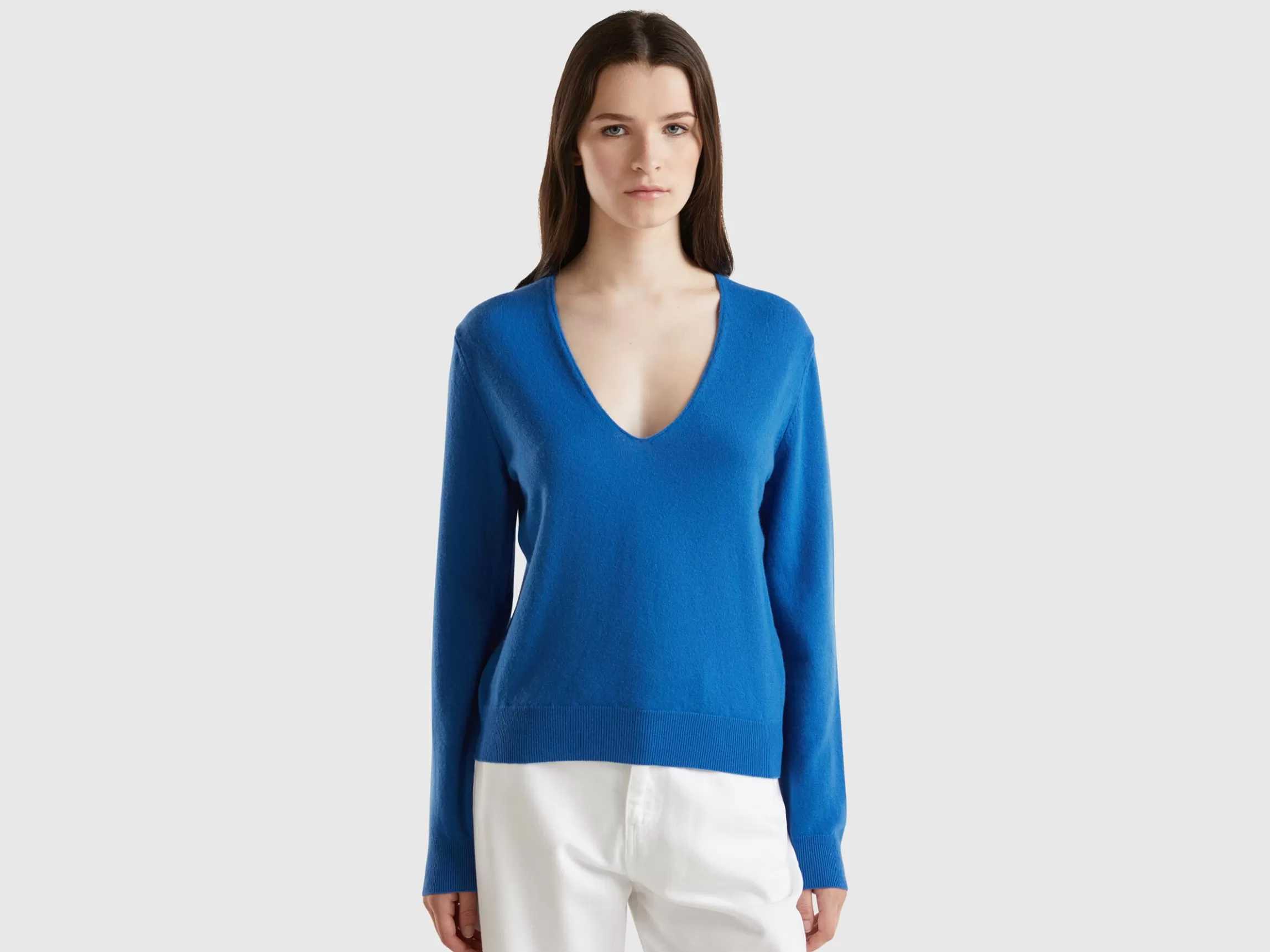 United Colors of Benetton V-neck sweater in pure Merino wool