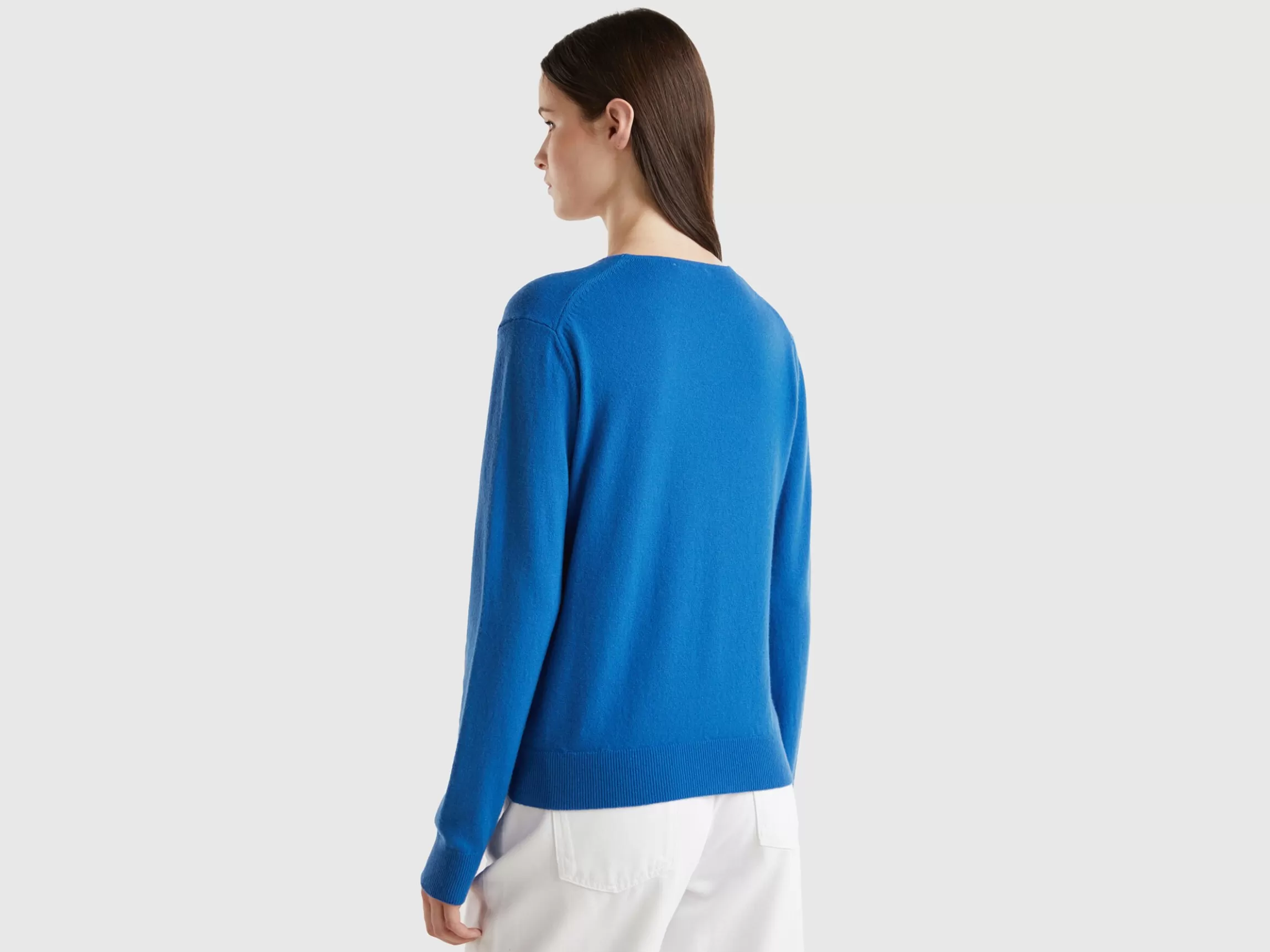 United Colors of Benetton V-neck sweater in pure Merino wool