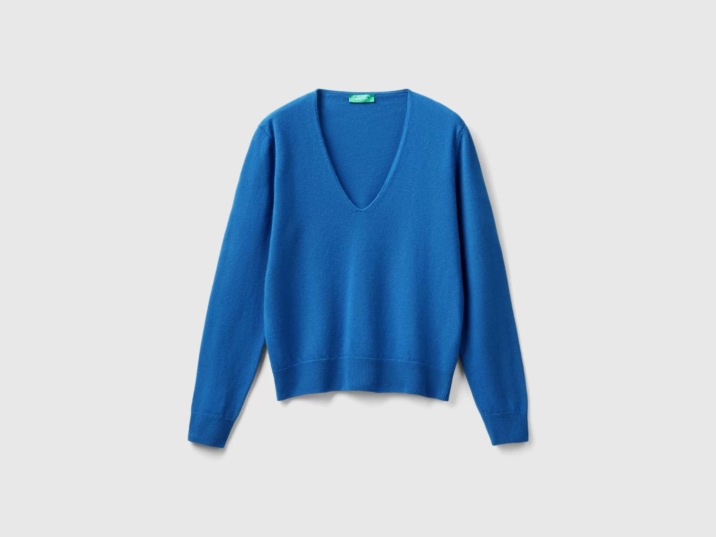 United Colors of Benetton V-neck sweater in pure Merino wool