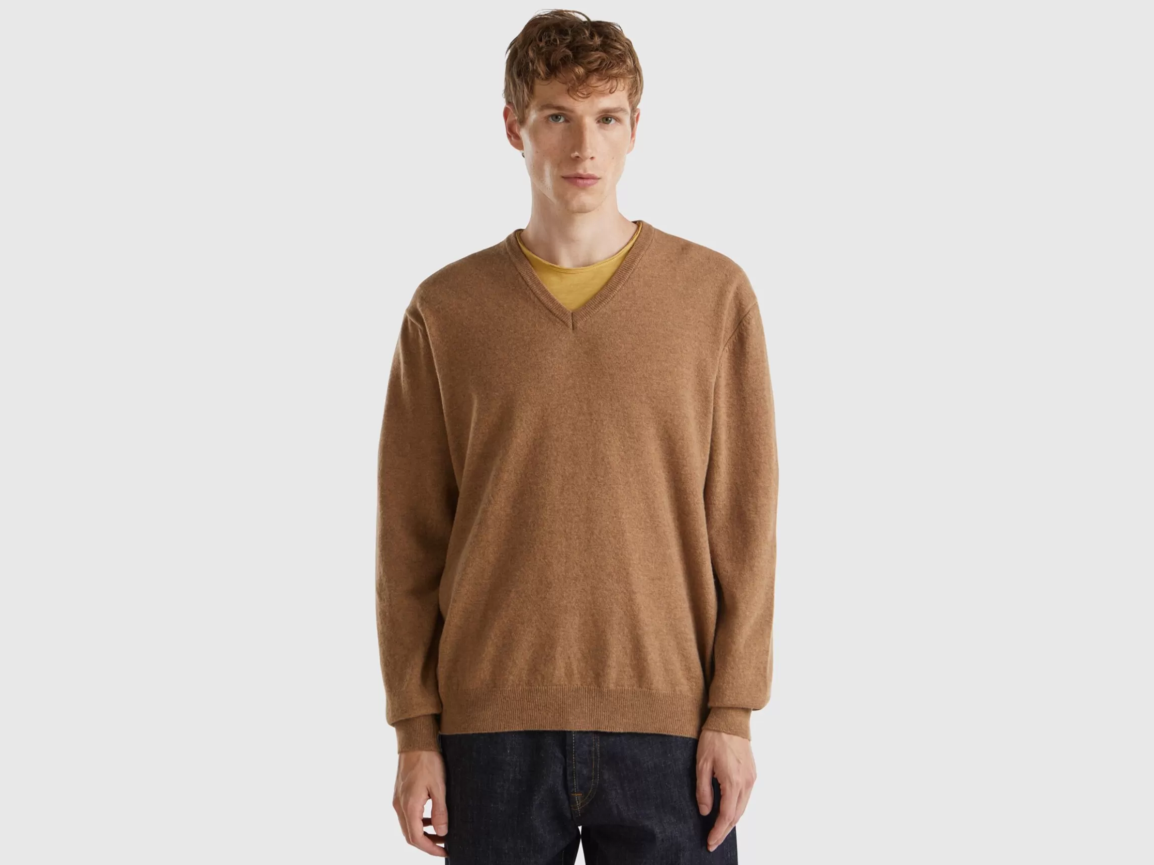 United Colors of Benetton V-neck sweater in pure Merino wool