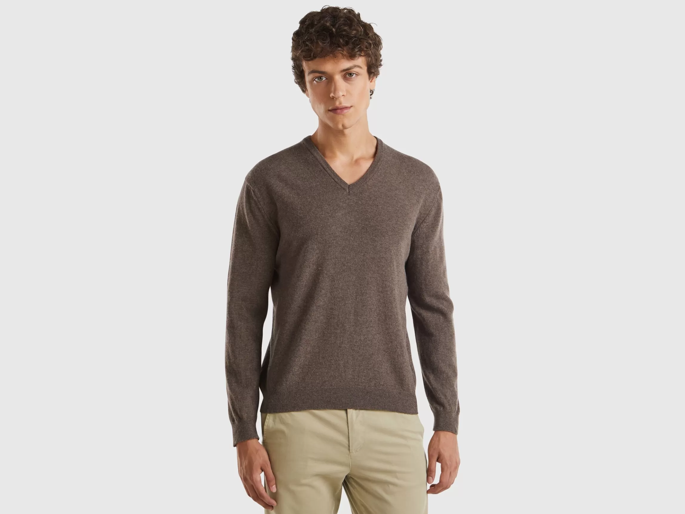 United Colors of Benetton Brown V-neck sweater in pure Merino wool