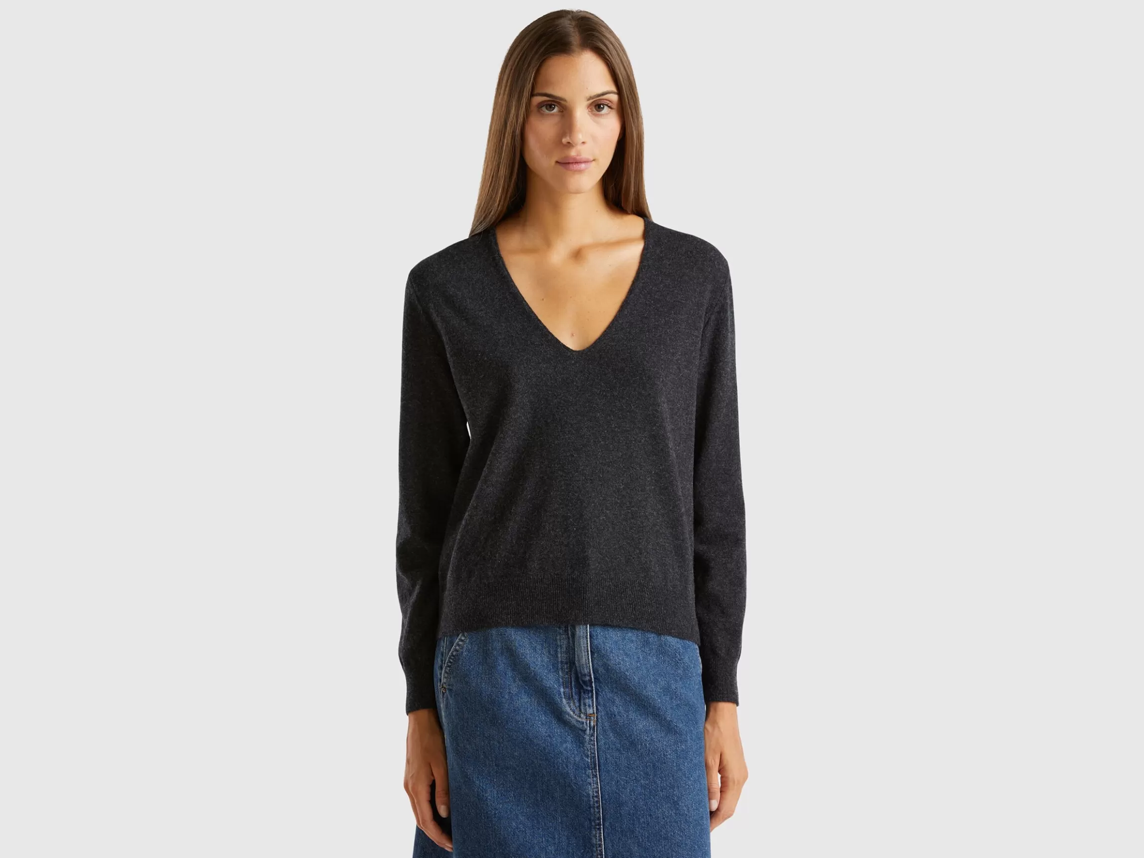 United Colors of Benetton Charcoal gray V-neck sweater in pure Merino wool