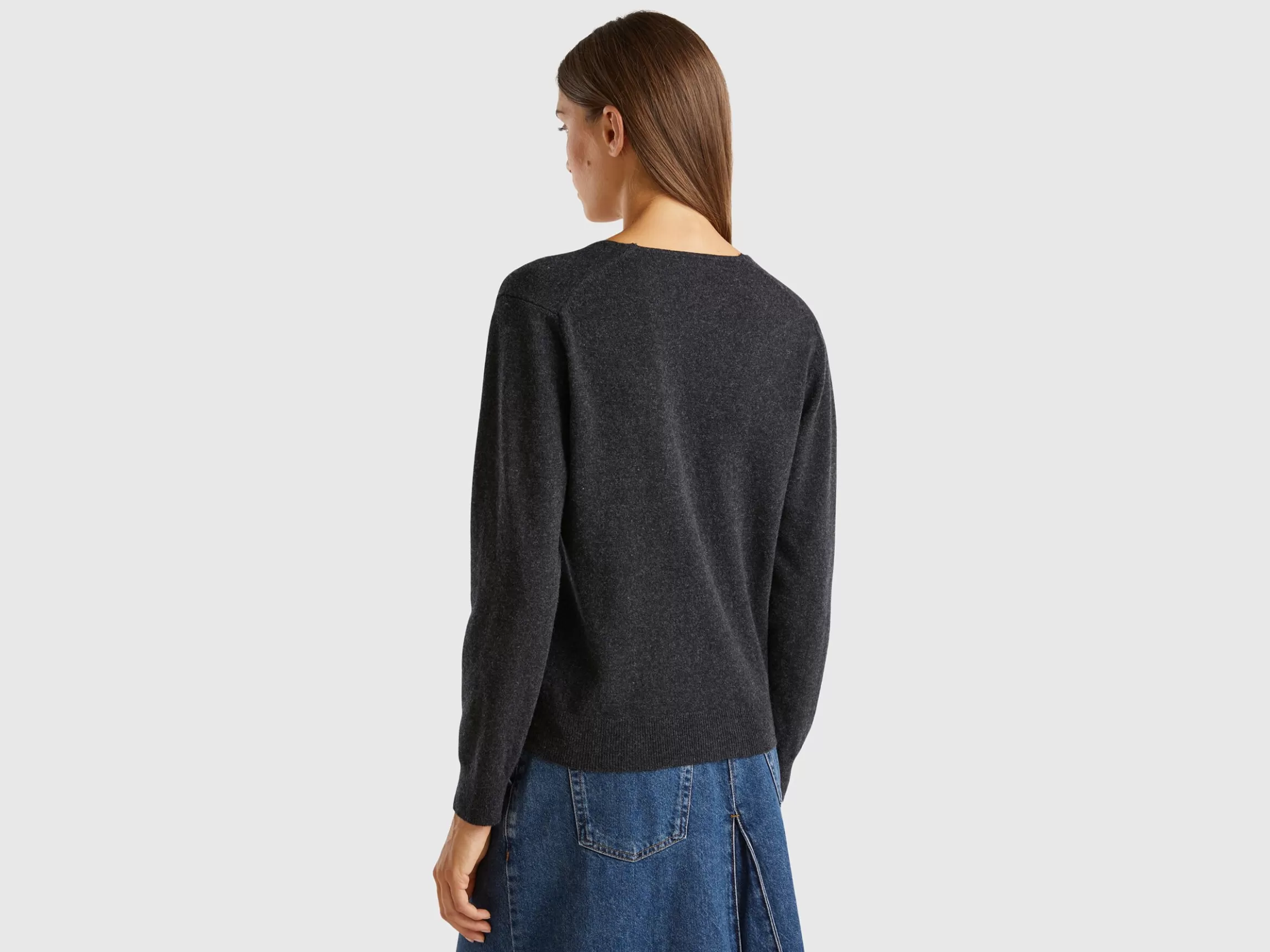 United Colors of Benetton Charcoal gray V-neck sweater in pure Merino wool