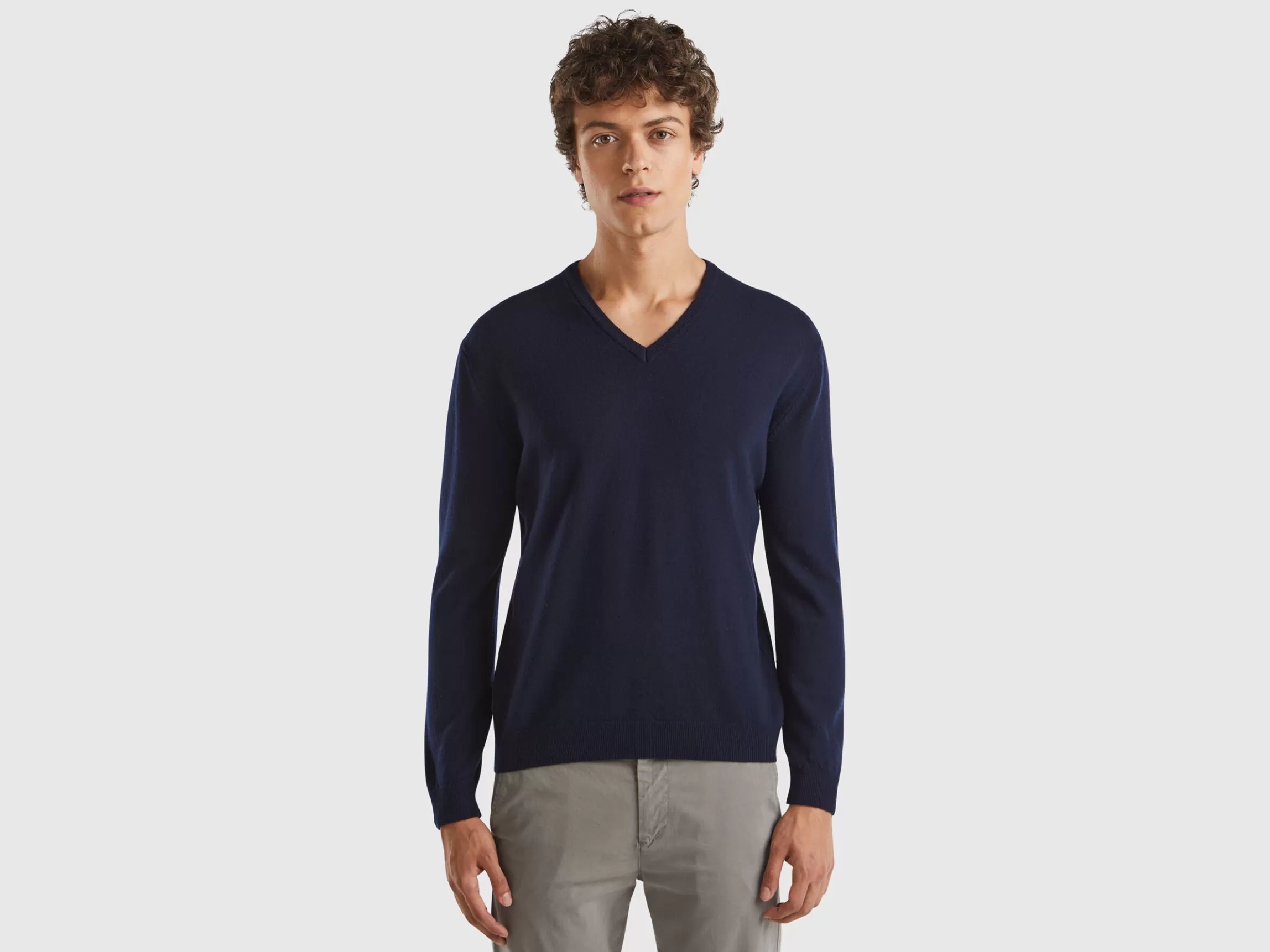 United Colors of Benetton V-neck sweater in pure Merino wool