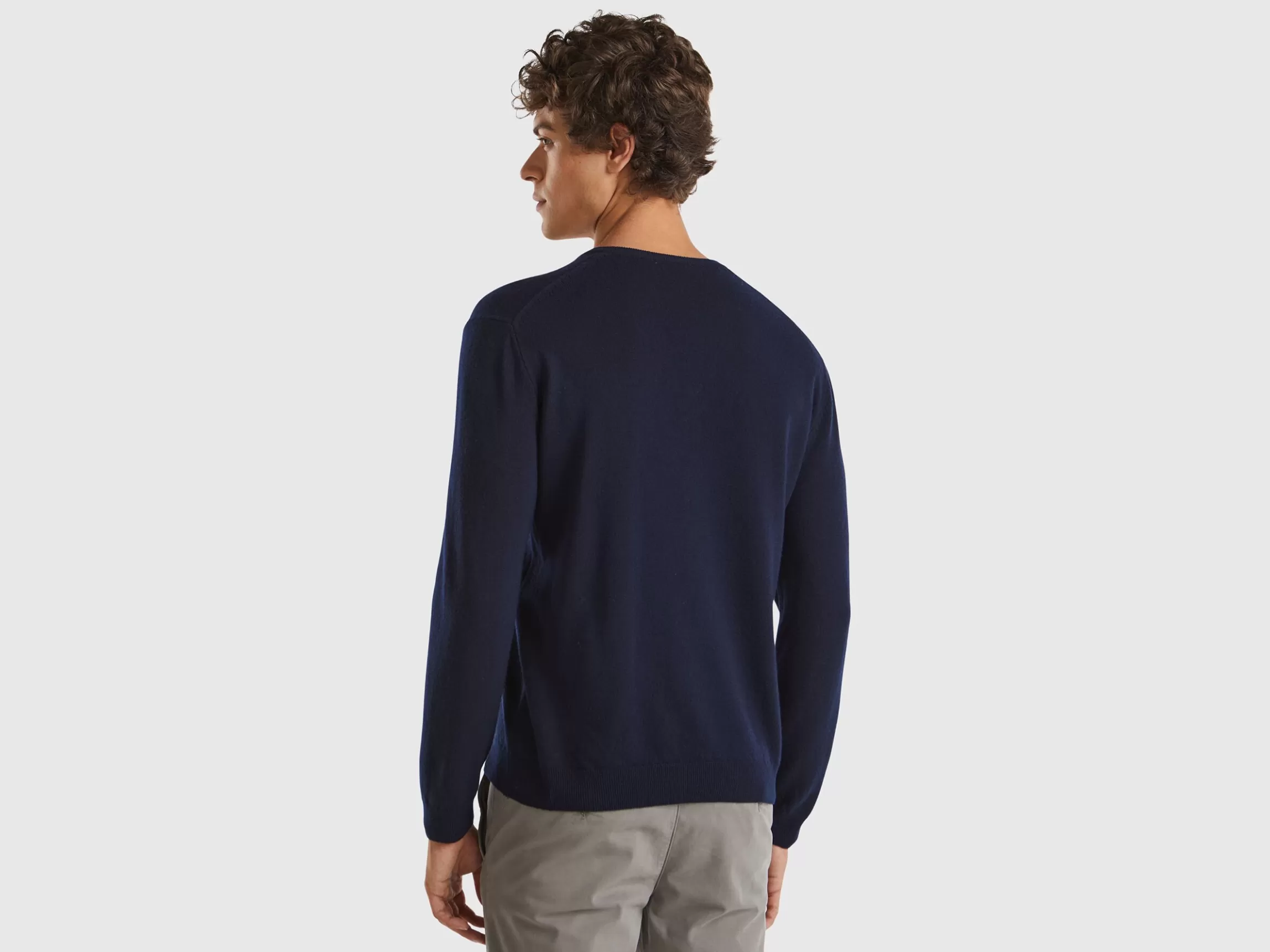 United Colors of Benetton V-neck sweater in pure Merino wool