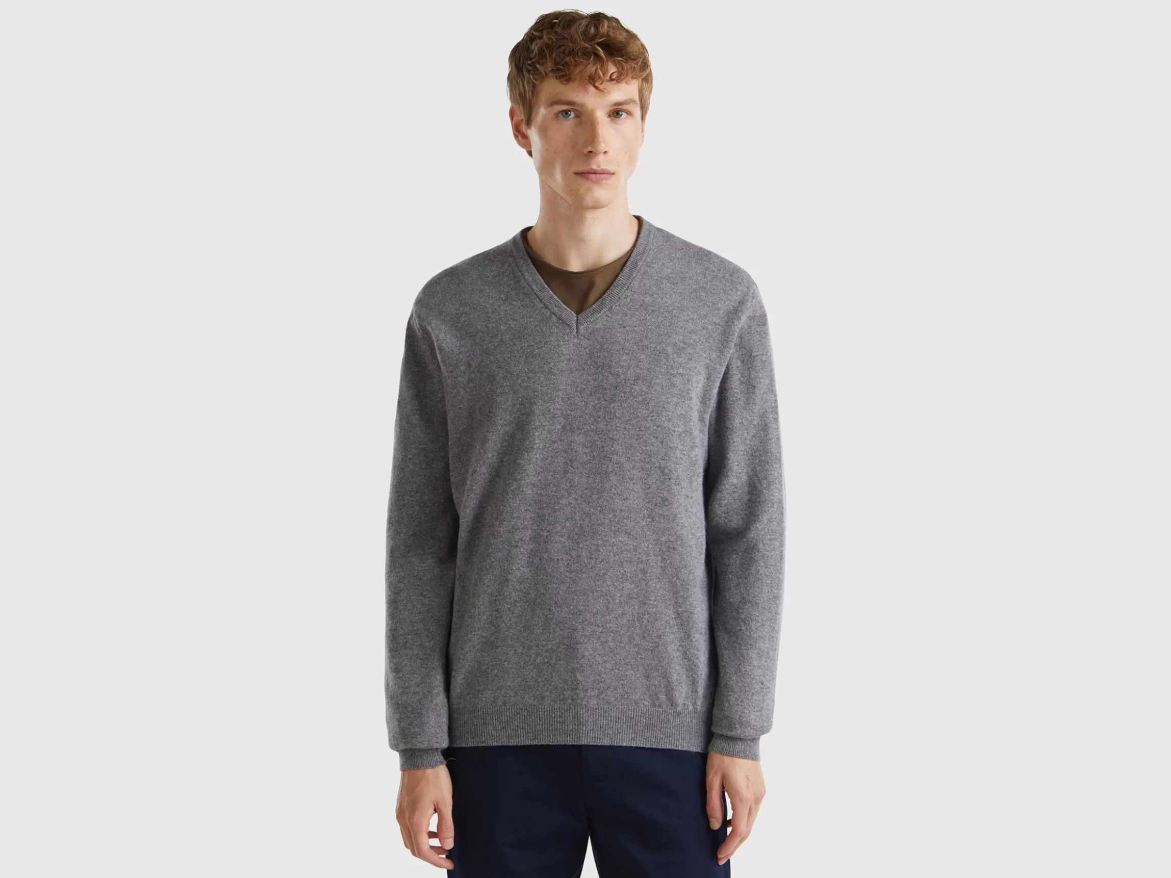 United Colors of Benetton V-neck sweater in pure Merino wool