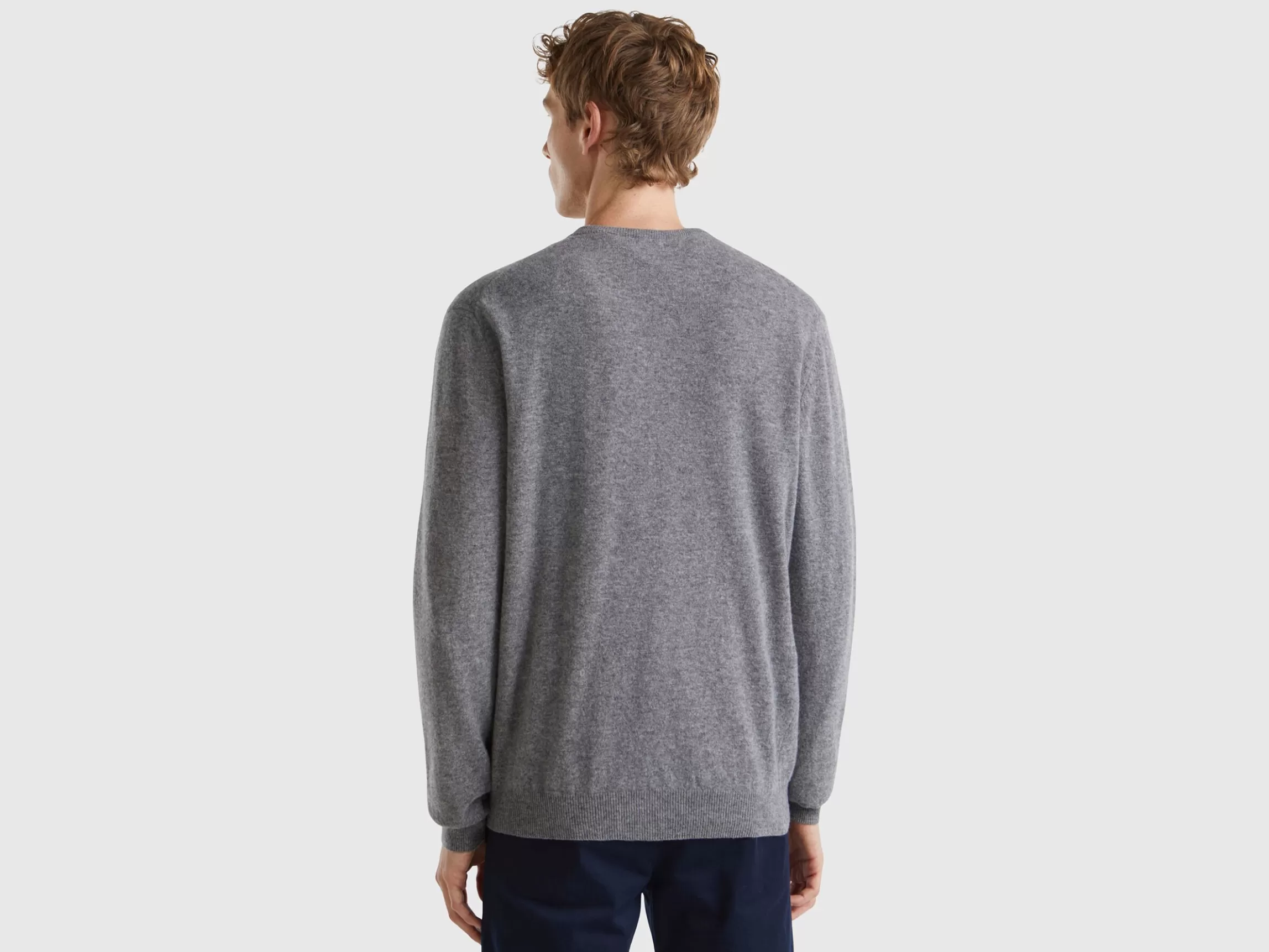 United Colors of Benetton V-neck sweater in pure Merino wool