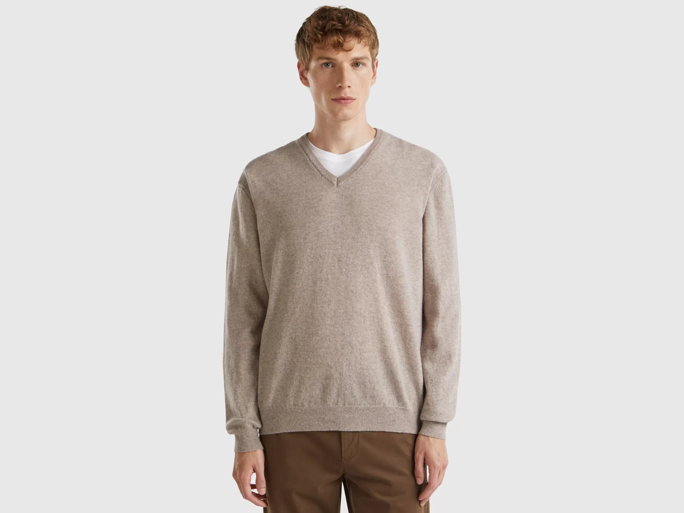 United Colors of Benetton V-neck sweater in pure Merino wool