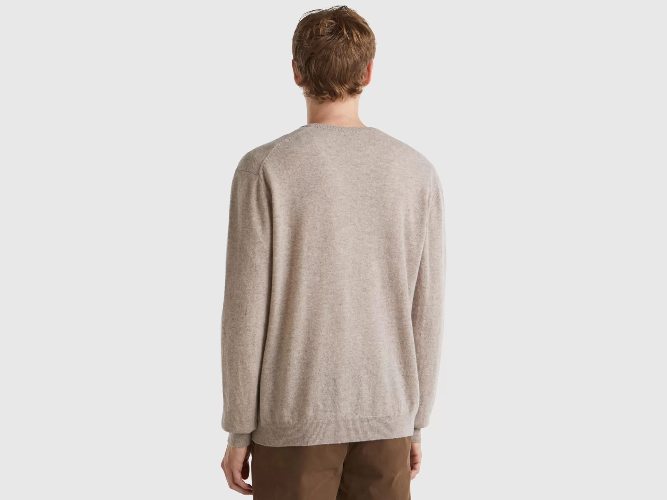 United Colors of Benetton V-neck sweater in pure Merino wool