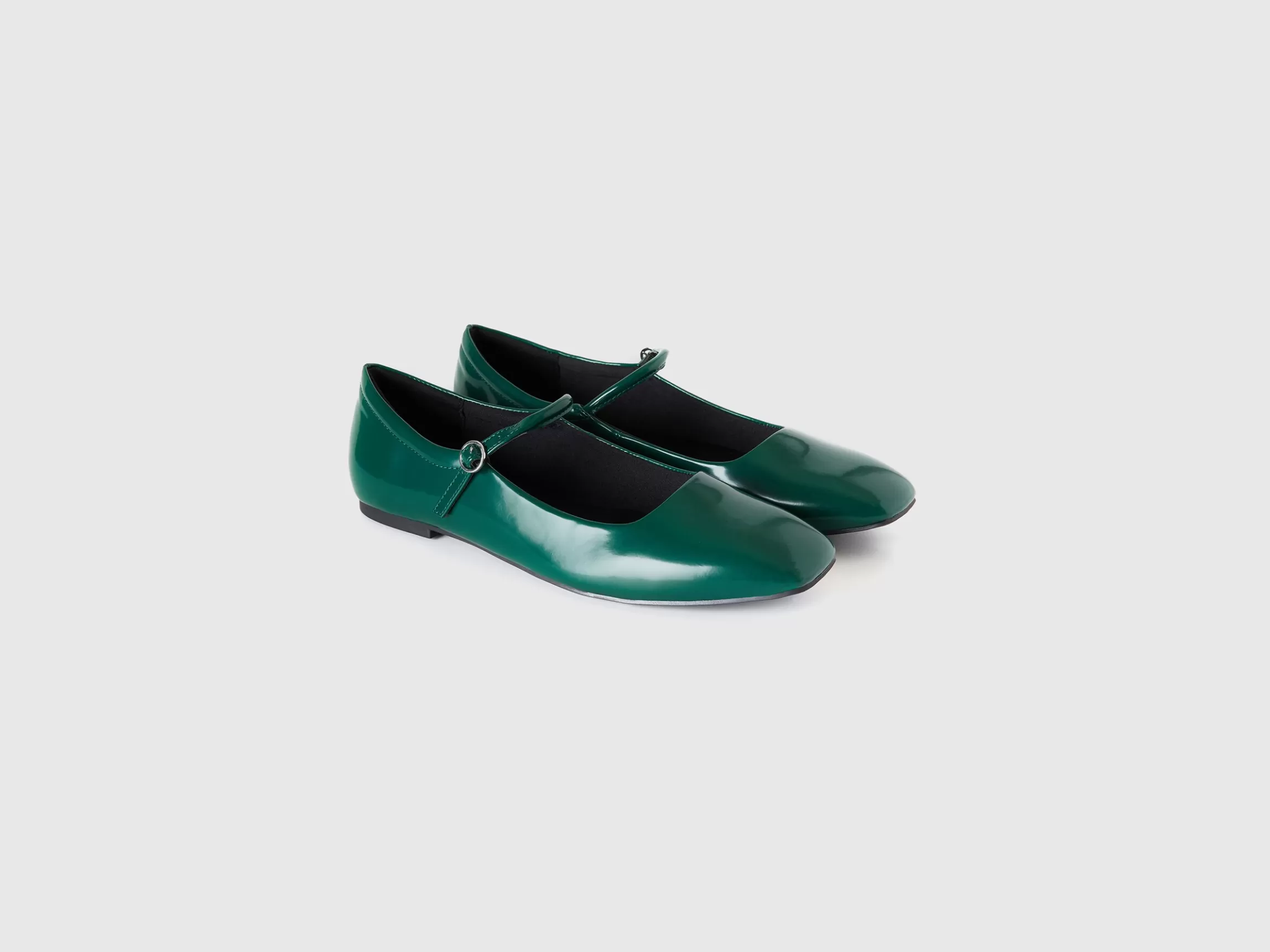 United Colors of Benetton Flats with buckle