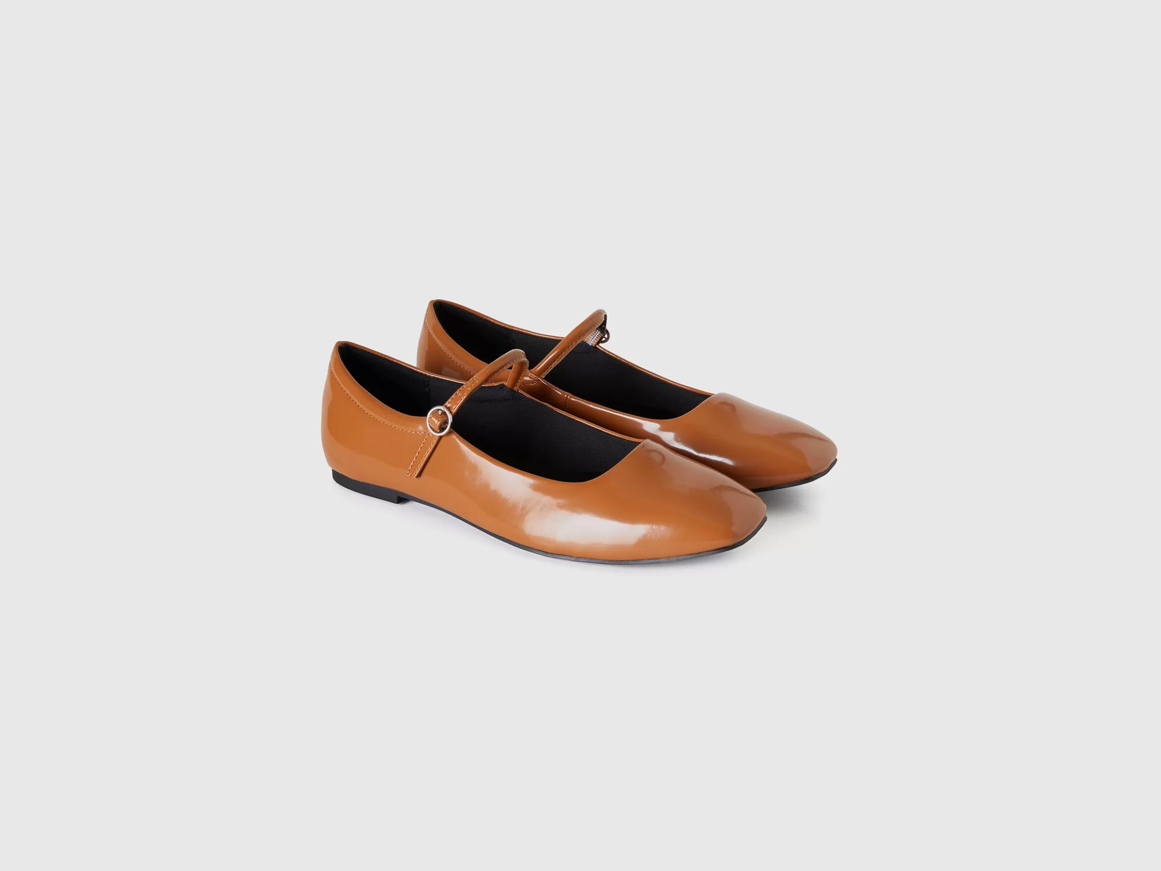 United Colors of Benetton Flats with buckle