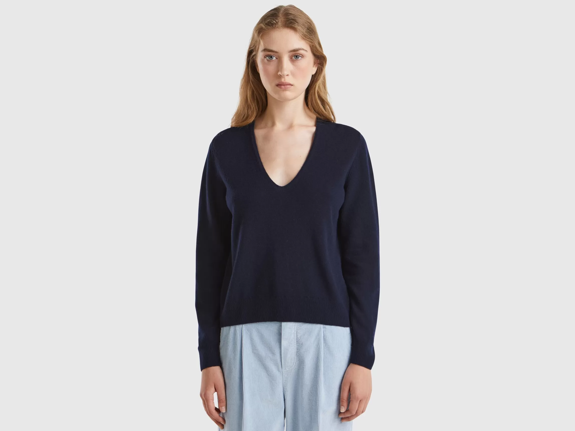 United Colors of Benetton Midnight blue V-neck sweater in pure Merino wool