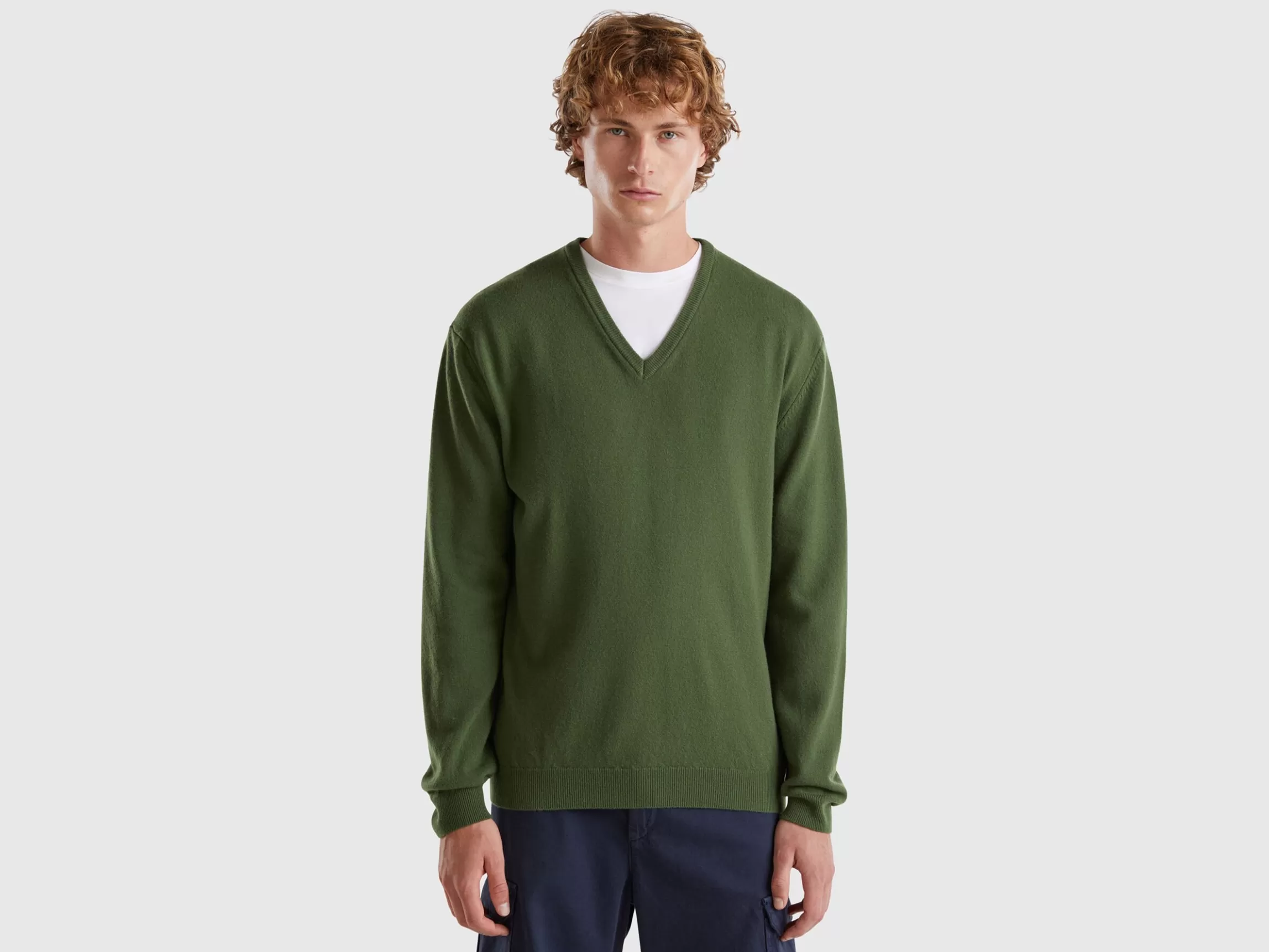 United Colors of Benetton V-neck sweater in pure Merino wool