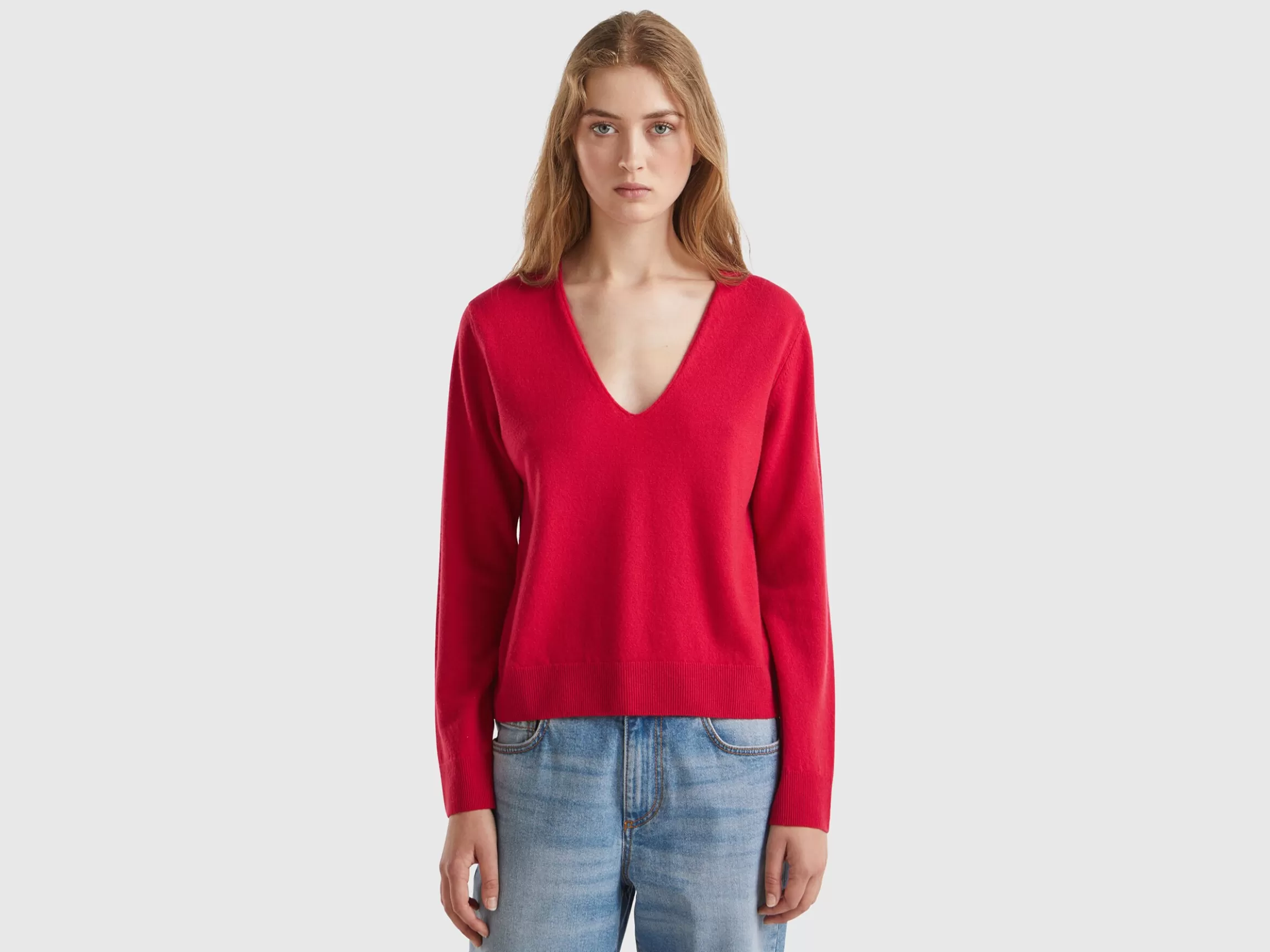 United Colors of Benetton plum V-neck sweater in pure Merino wool