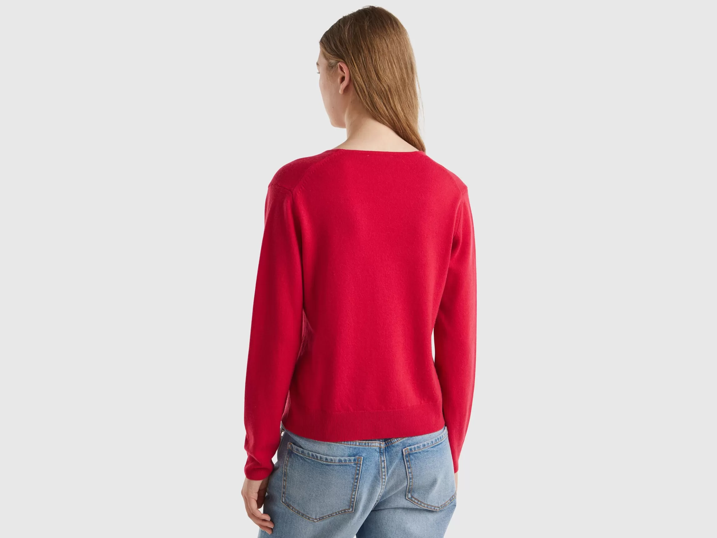 United Colors of Benetton plum V-neck sweater in pure Merino wool