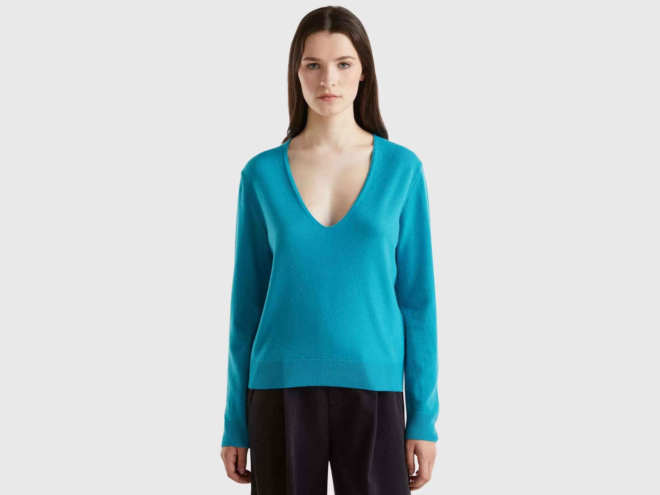 United Colors of Benetton V-neck sweater in pure Merino wool