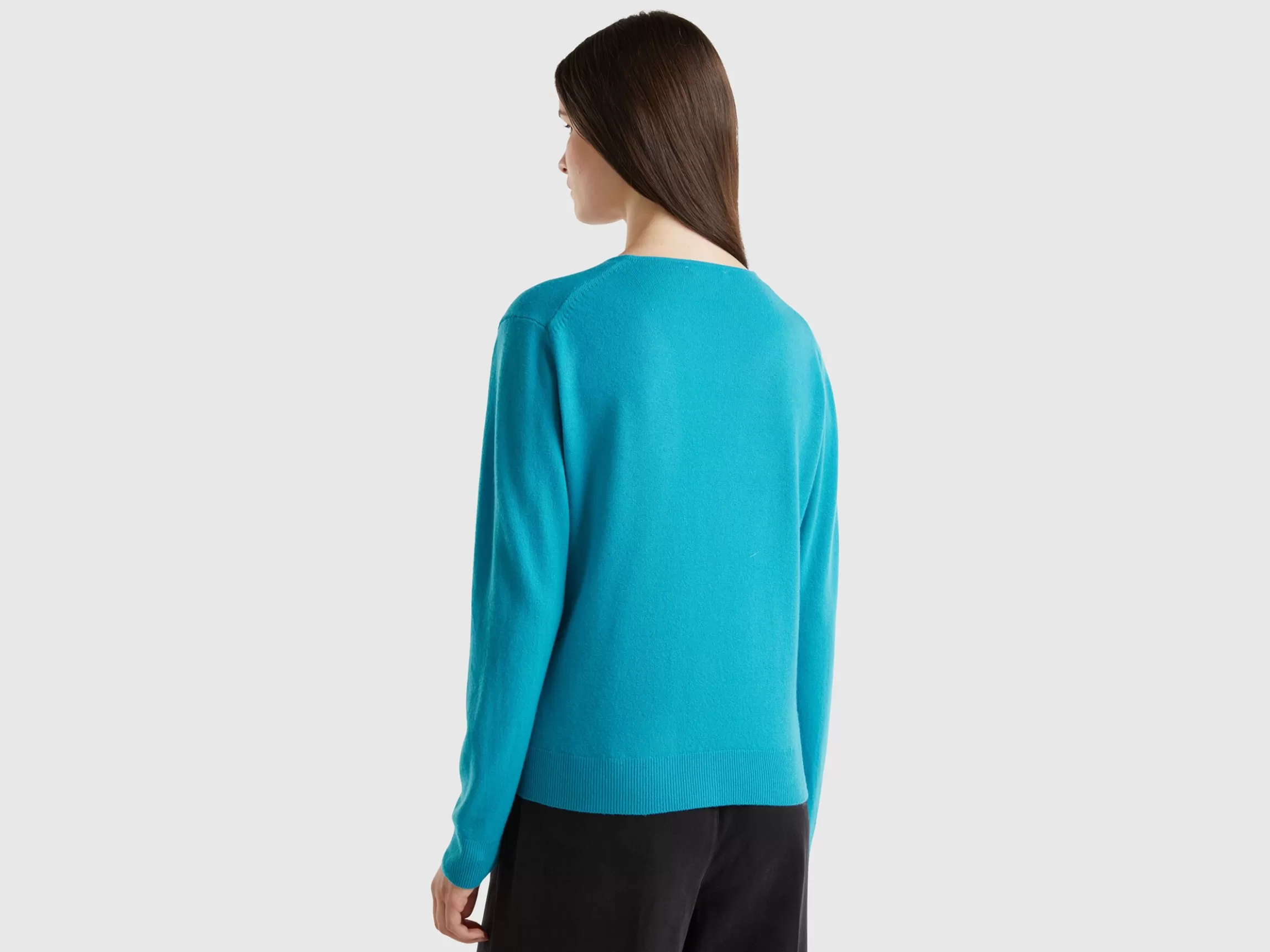 United Colors of Benetton V-neck sweater in pure Merino wool