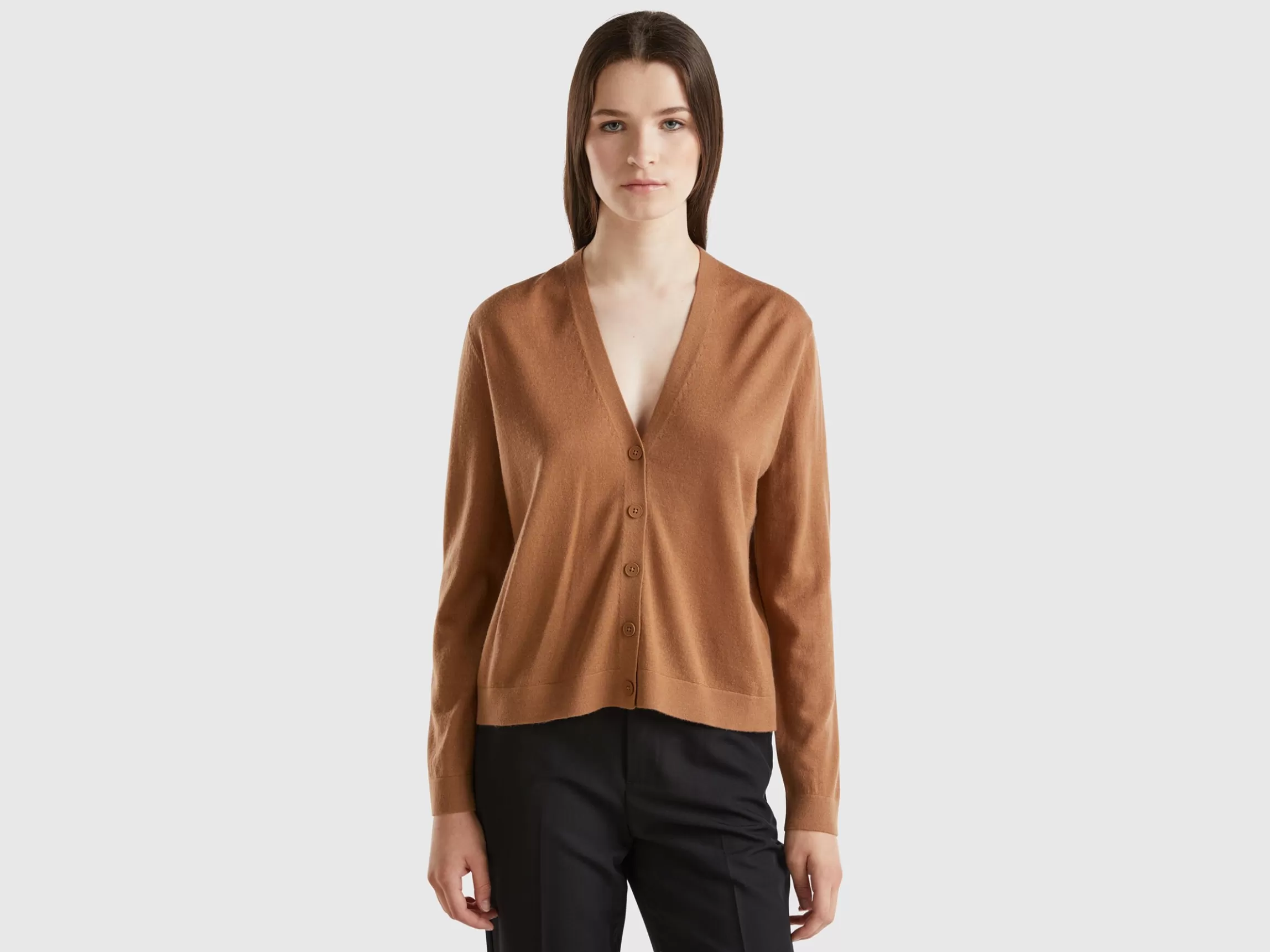 United Colors of Benetton V-neck sweater in pure Merino wool