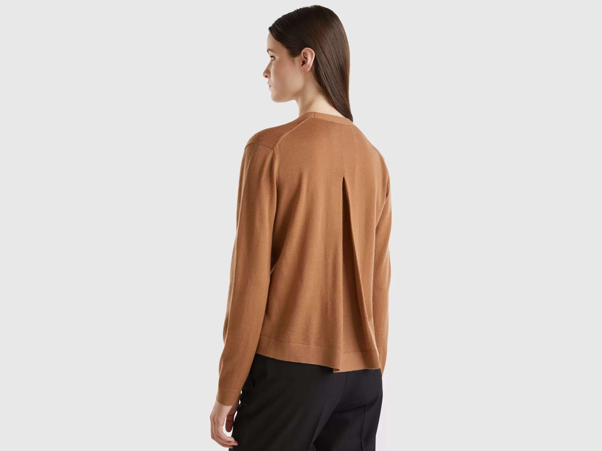 United Colors of Benetton V-neck sweater in pure Merino wool