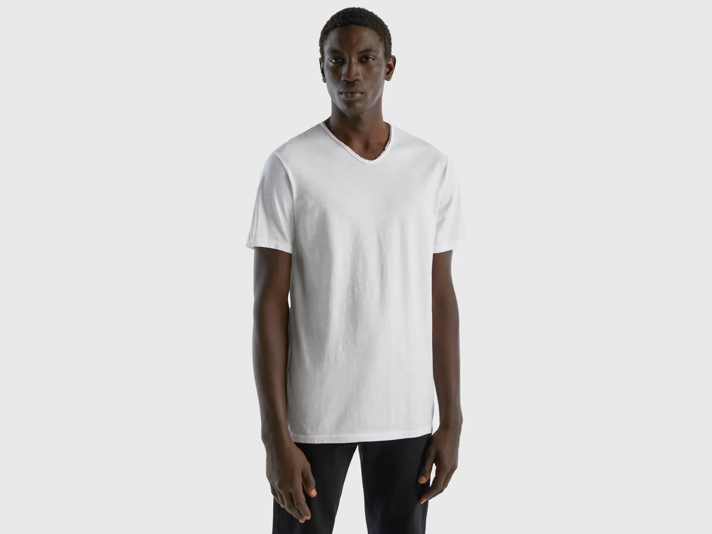 United Colors of Benetton V-neck t-shirt in 100% cotton